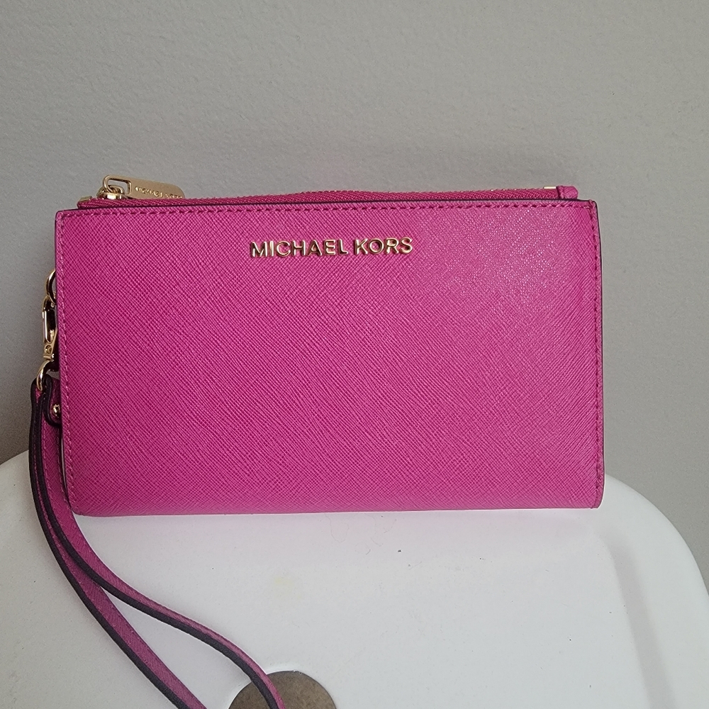 BRAND new! MICHAEL KORS JET SET phone wristlet wallet